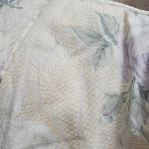 REVERSIBLE BEDDING TWIN- Floral and Cream W large pillow case - Picture 5 of 12